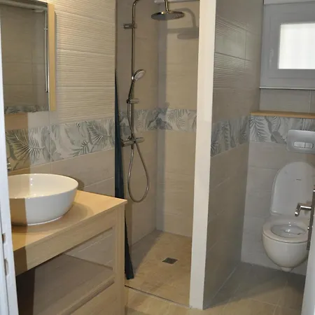 דירה 2 Pieces Renove En Rez-de-chaussee Proche De La Gare *