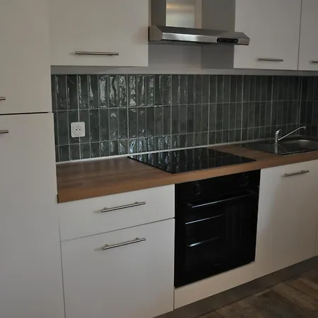 2 Pieces Renove En Rez-de-chaussee Proche De La Gare * בורג-אן-ברס