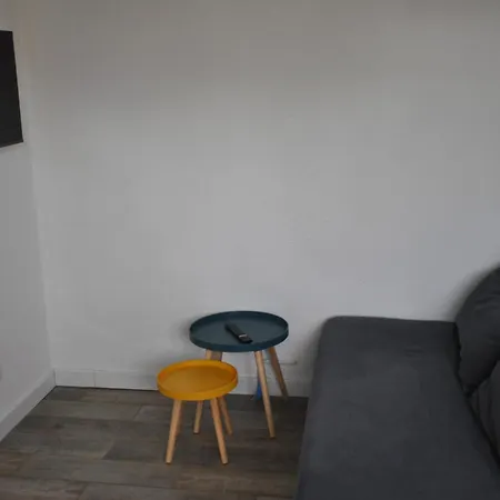 2 Pieces Renove En Rez-de-chaussee Proche De La Gare דירה *